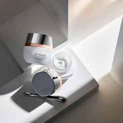 Hombre SENSAI Cellular Performance Lift Remodelling Eye Cream