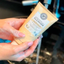 IT COSMETICS Confidence in a Cleanser