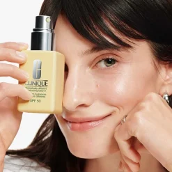 CLINIQUE Dramatically Different Moisturizing Lotion SPF50