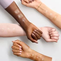 Essence Magic Filter Glow Booster