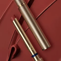 ESTÉE LAUDER Pure Color Explicit Slik Matte Lipstick