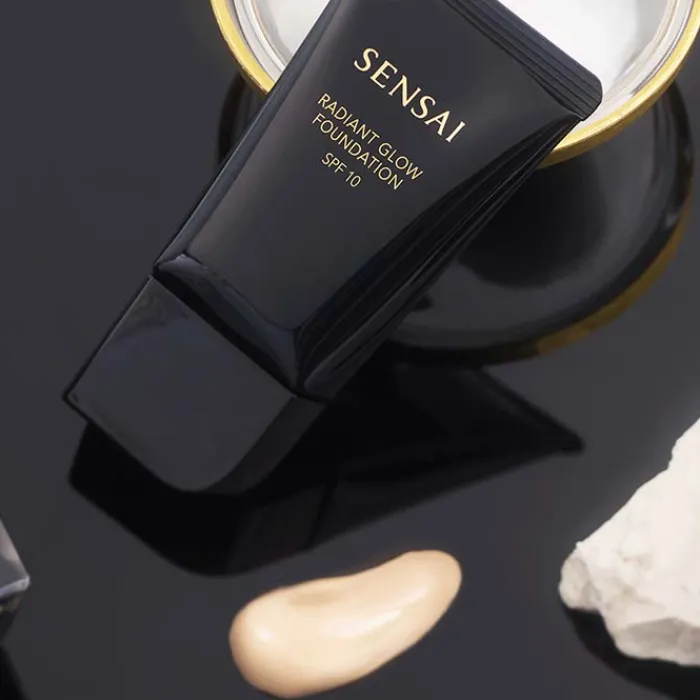 Hombre SENSAI Radiant Glow Foundation