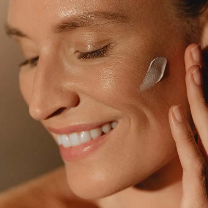 SISLEY Sunleÿa Soin Solaire Anti-Âge SPF50+