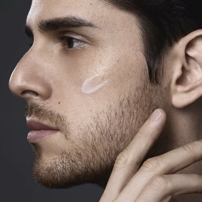 Hombre SHISEIDO MEN Total Revitalizer Light Fluid